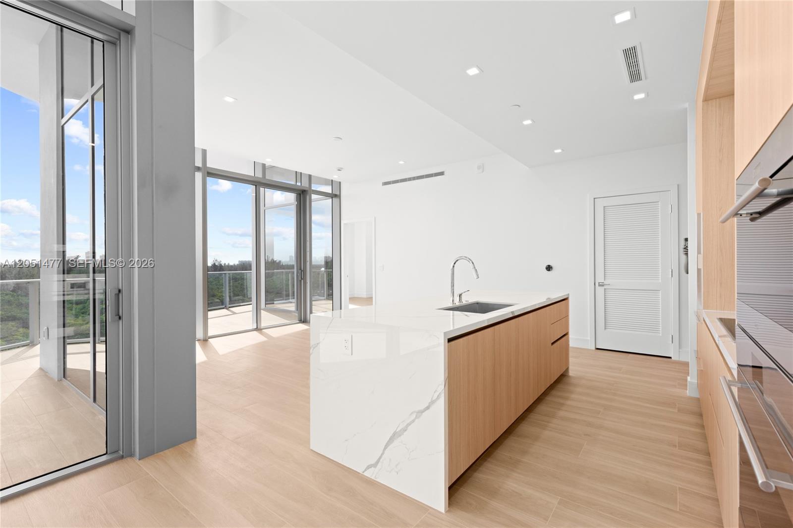 2411 Laguna Cr # 611