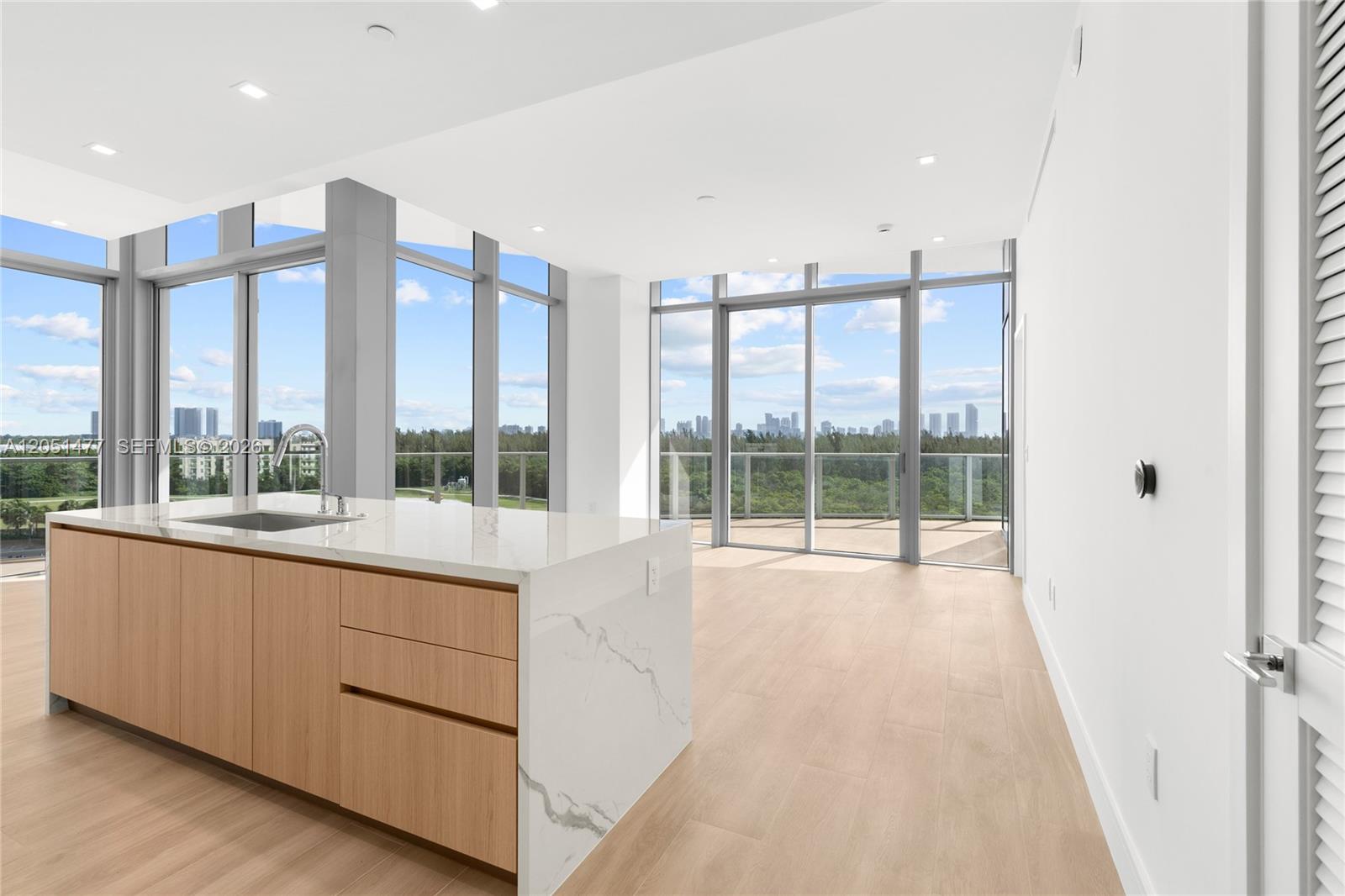 2411 Laguna Cr # 611