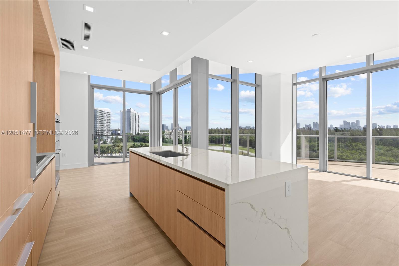2411 Laguna Cr # 611