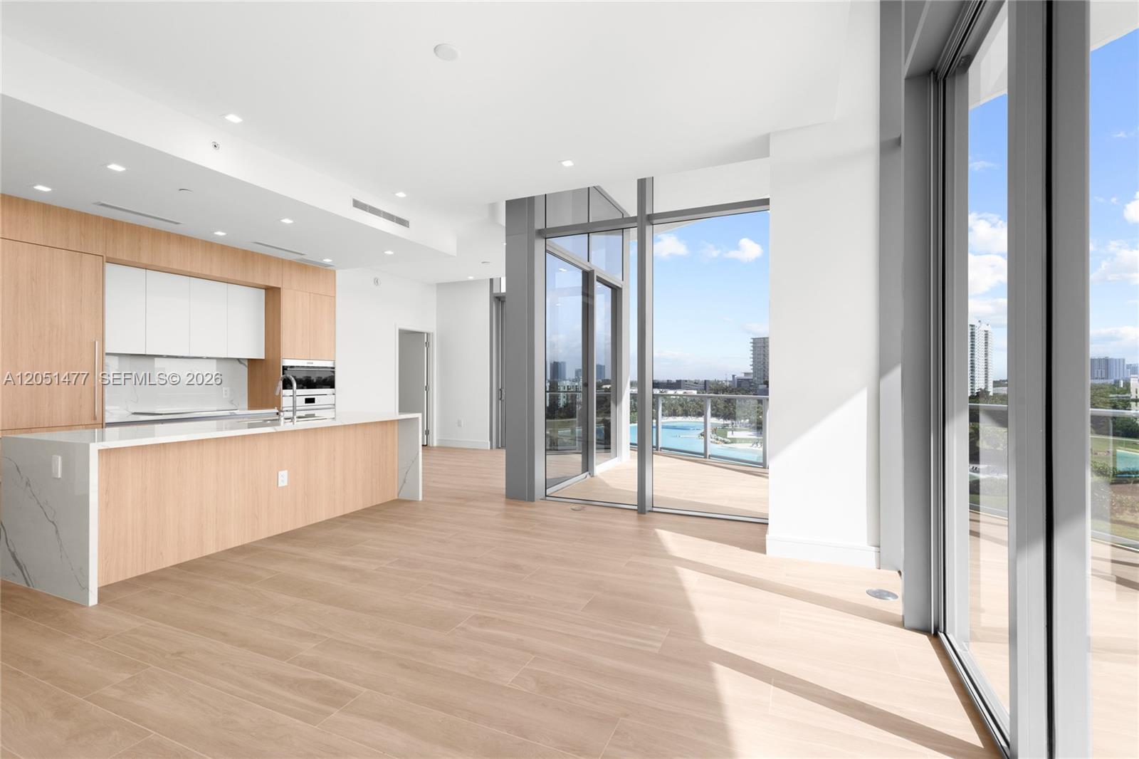 2411 Laguna Cr # 611