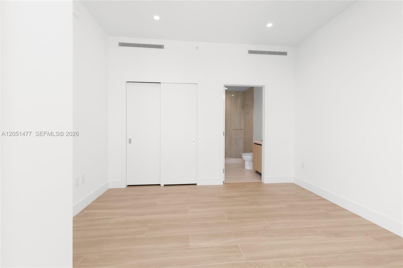 2411 Laguna Cr # 611