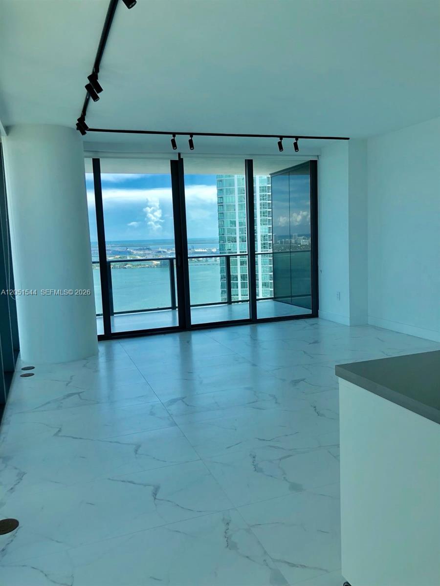 650 NE 32 ST # 3307