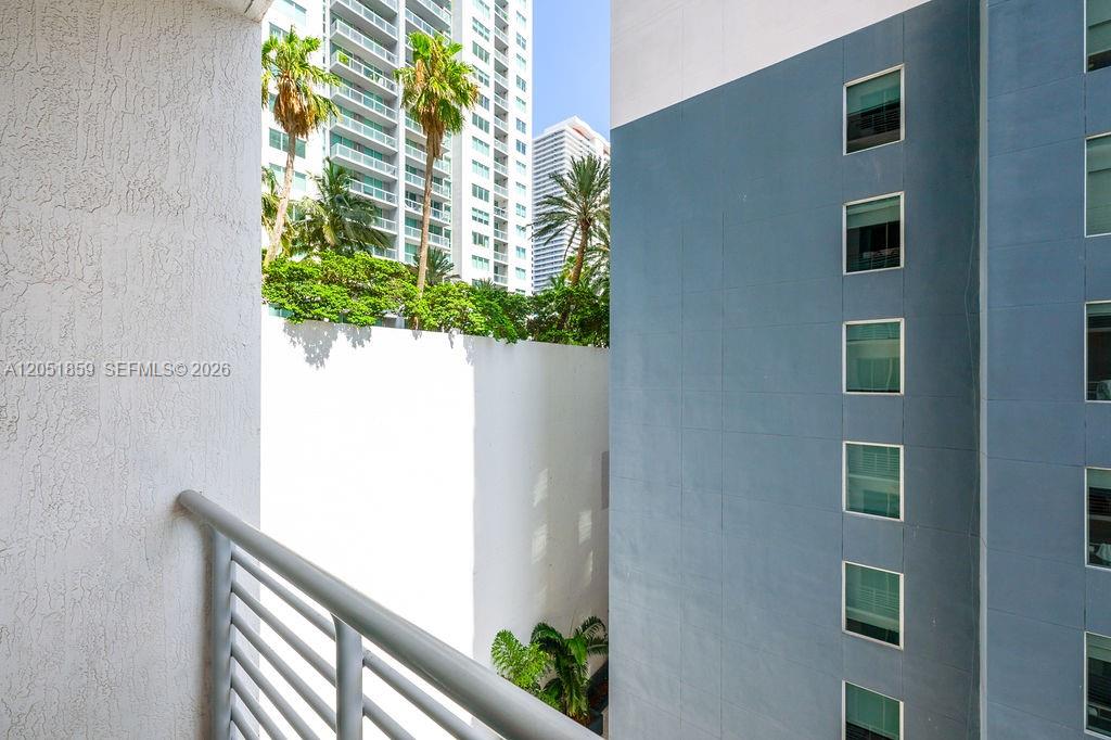 234 NE 3rd St # 909