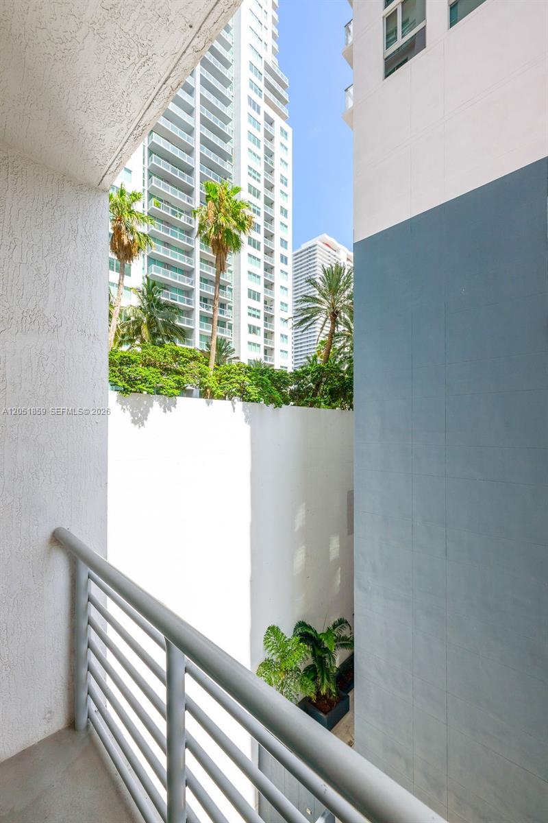 234 NE 3rd St # 909
