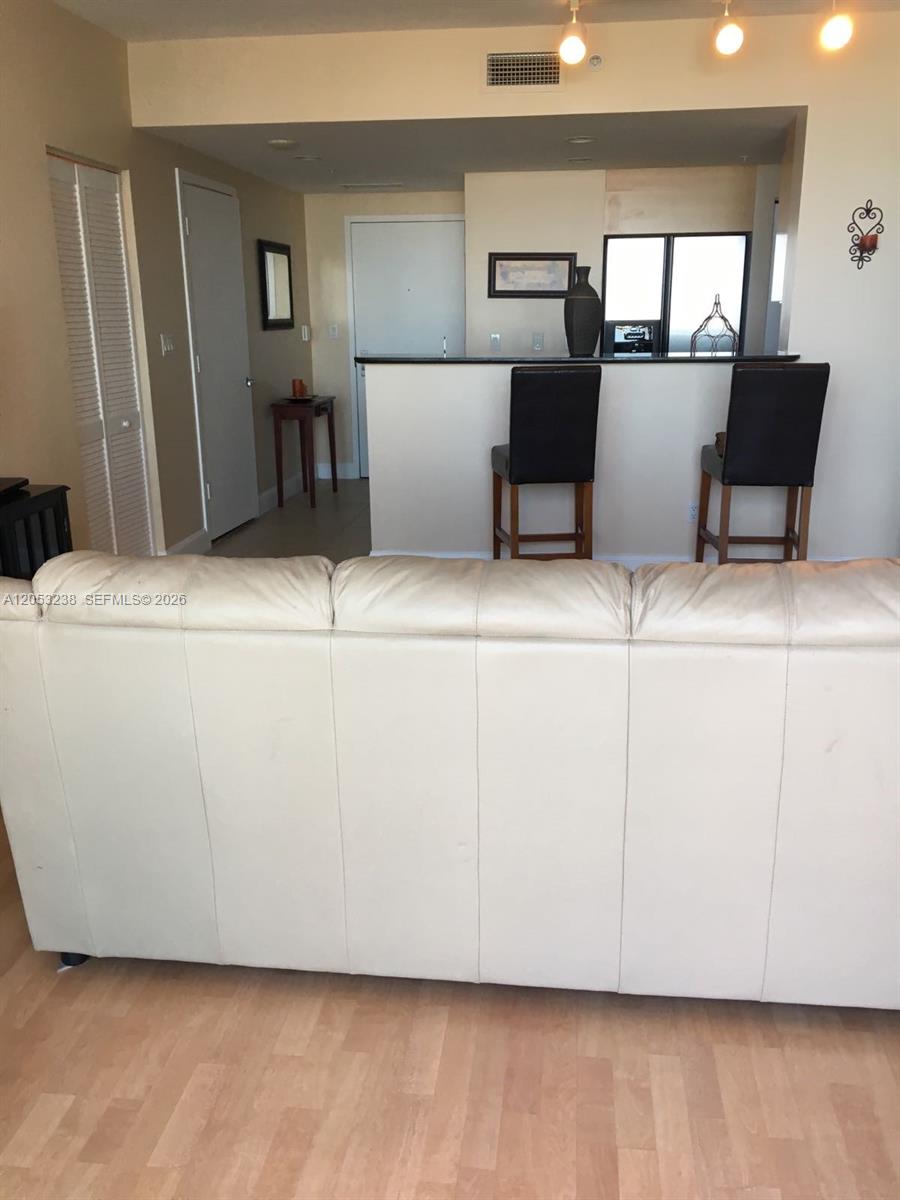 325 S Biscayne Blvd # 4320
