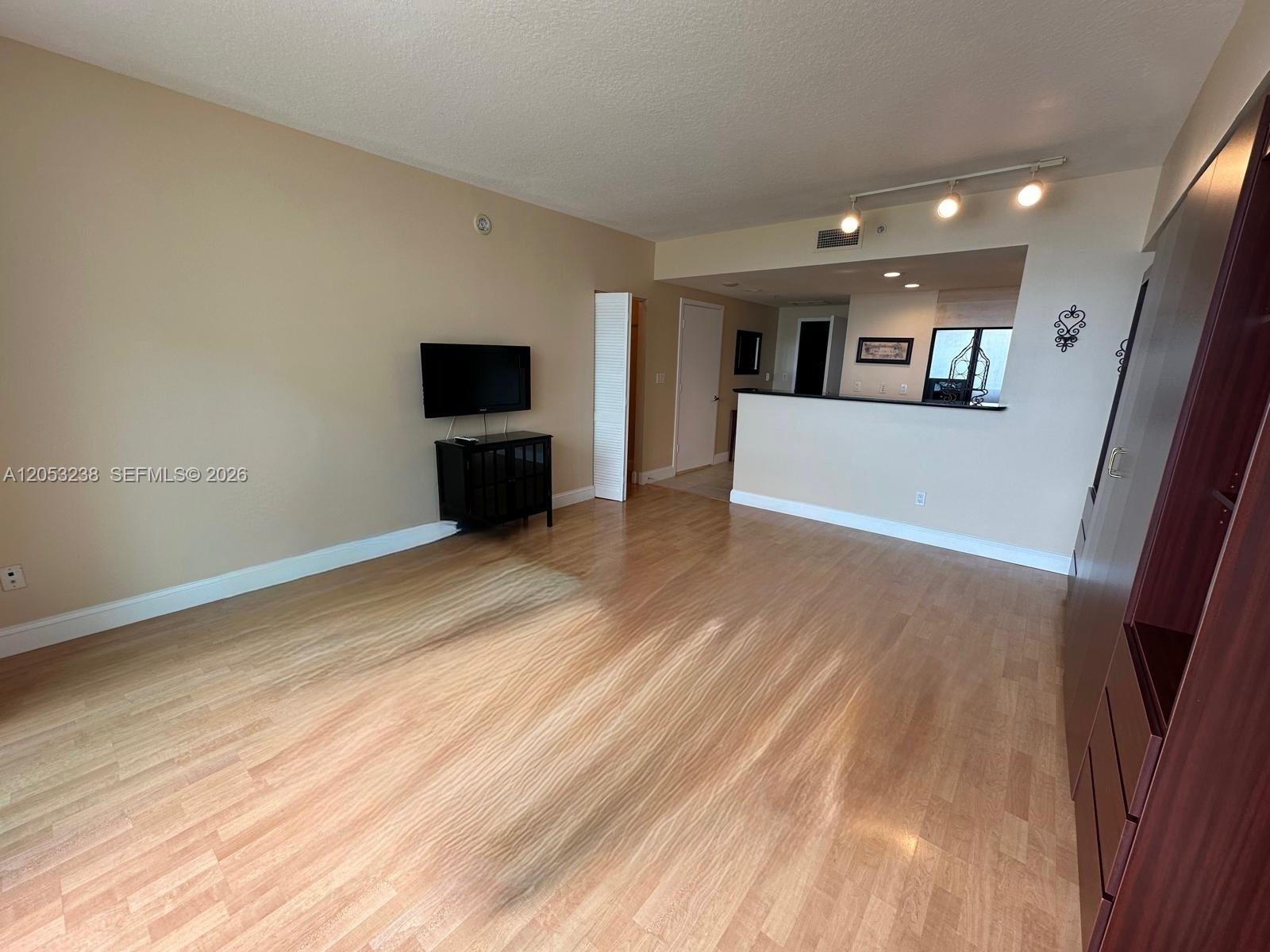 325 S Biscayne Blvd # 4320