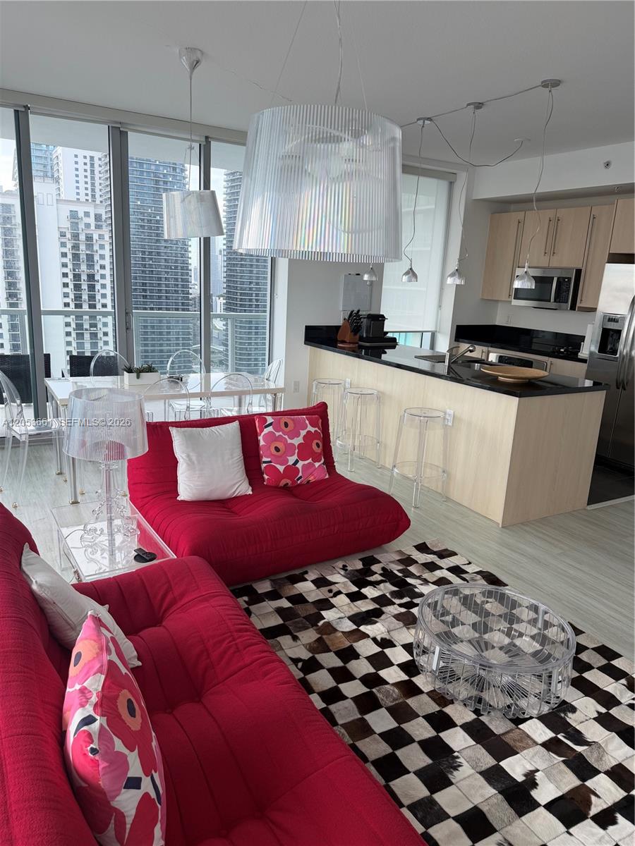 79 SW 12th St Unit: 3312-S