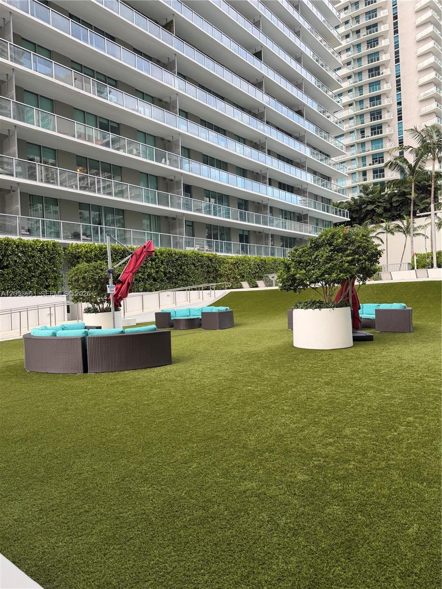 79 SW 12th St Unit: 3312-S
