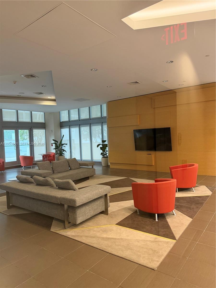 79 SW 12th St Unit: 3312-S