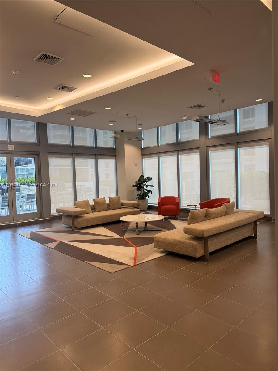 79 SW 12th St Unit: 3312-S