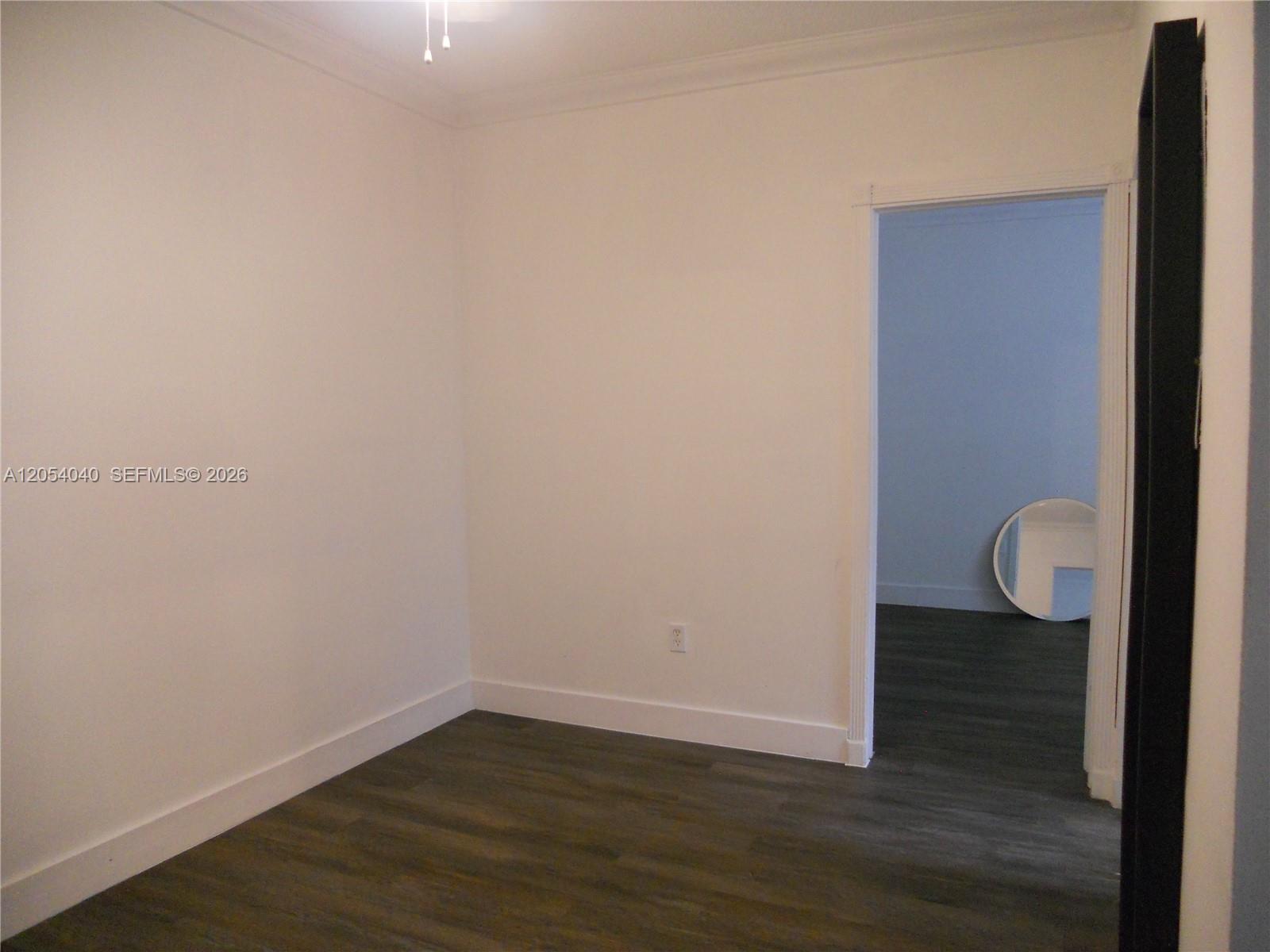 1043 NW 2nd St # 9