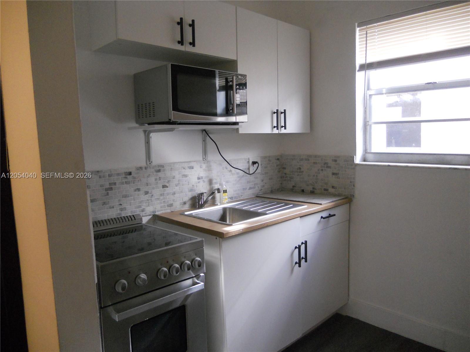 1043 NW 2nd St # 9