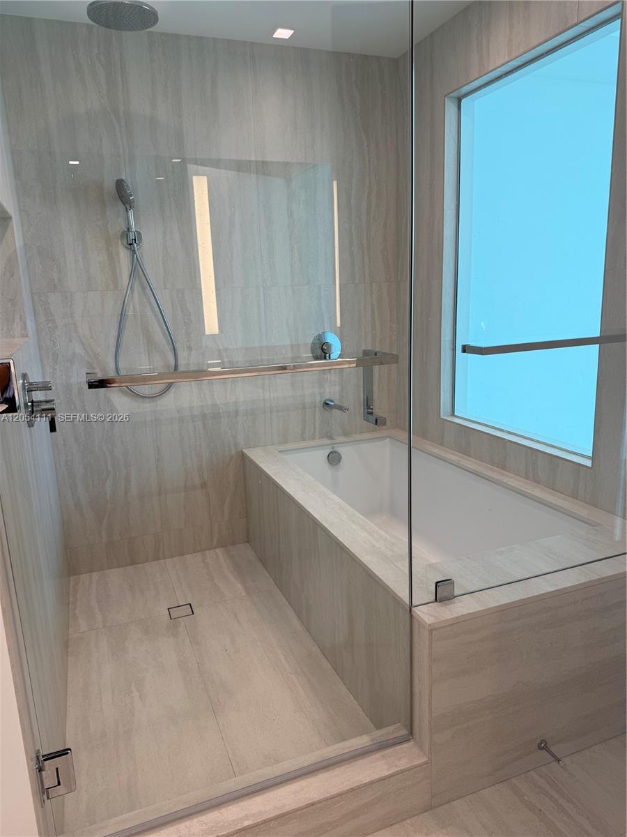 2411 Laguna Cir # 910