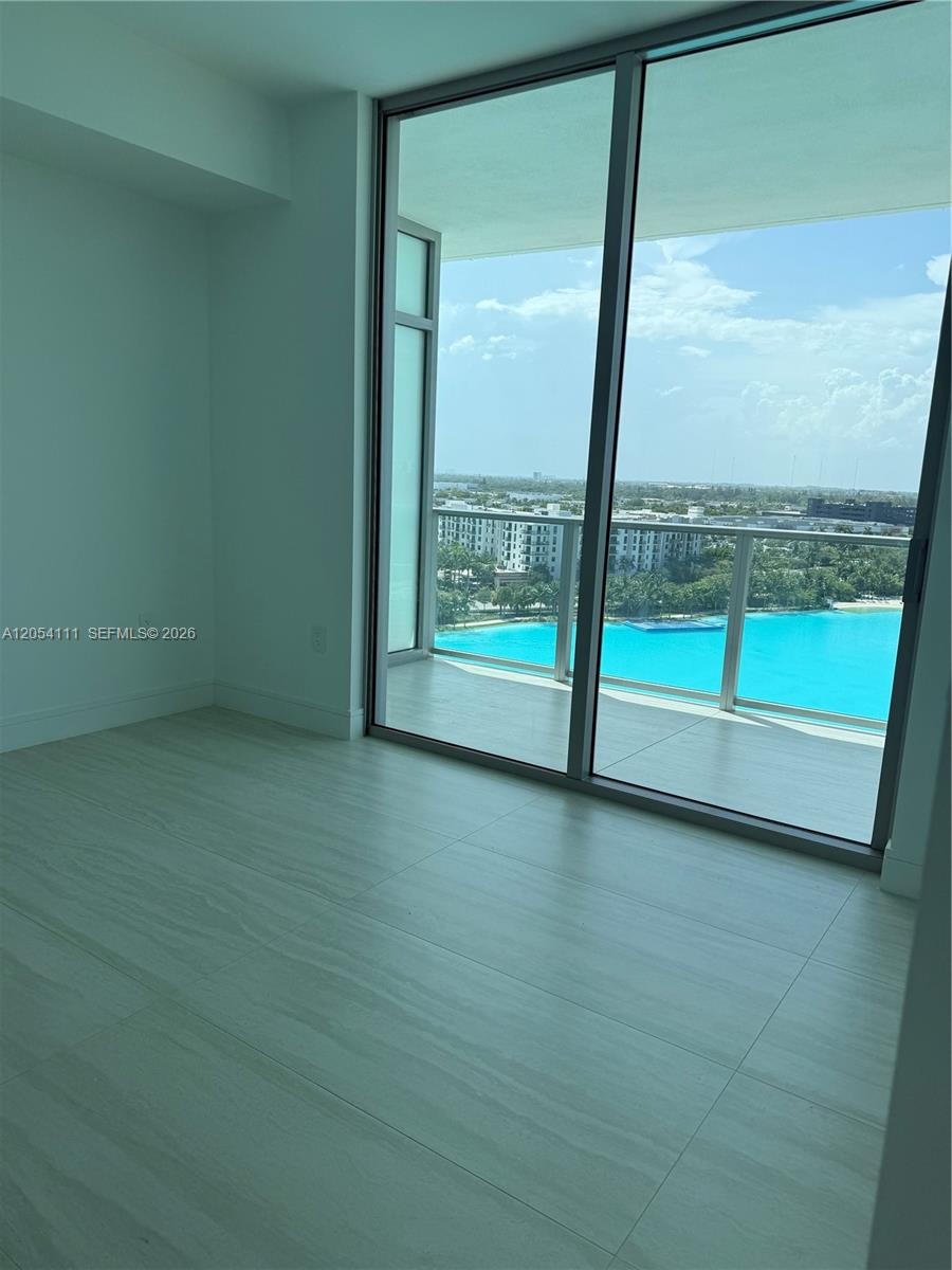 2411 Laguna Cir # 910