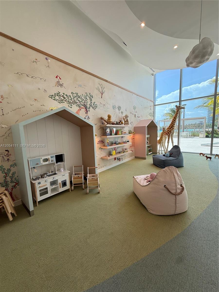 2411 Laguna Cir # 910