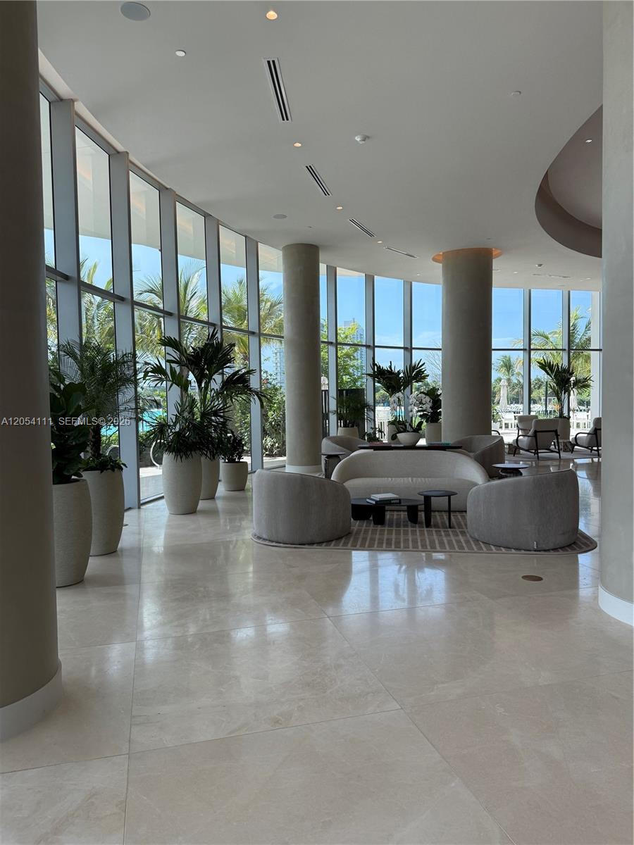 2411 Laguna Cir # 910