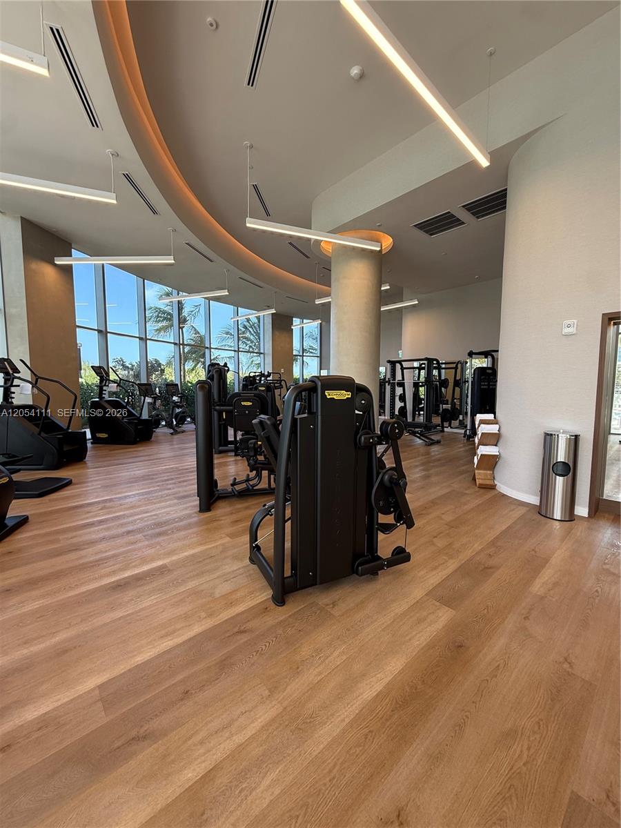 2411 Laguna Cir # 910
