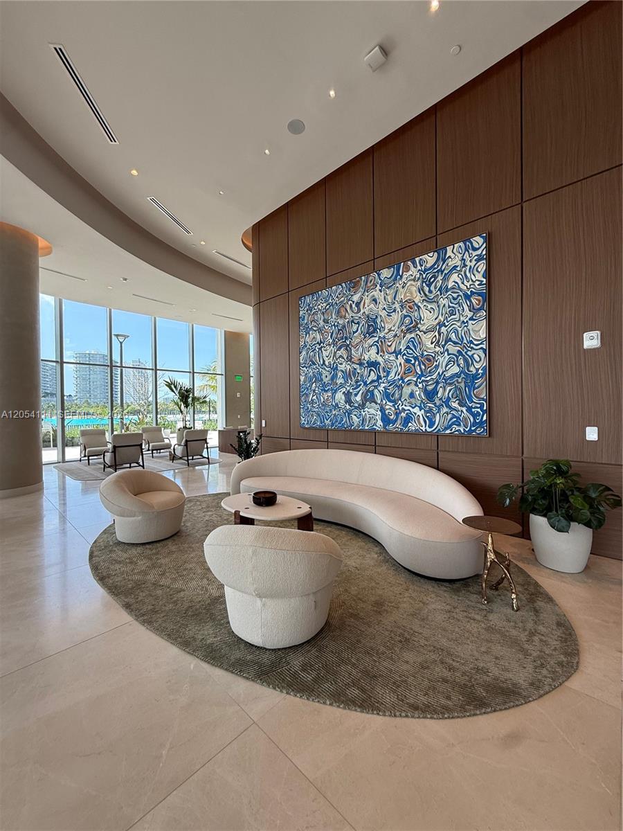 2411 Laguna Cir # 910