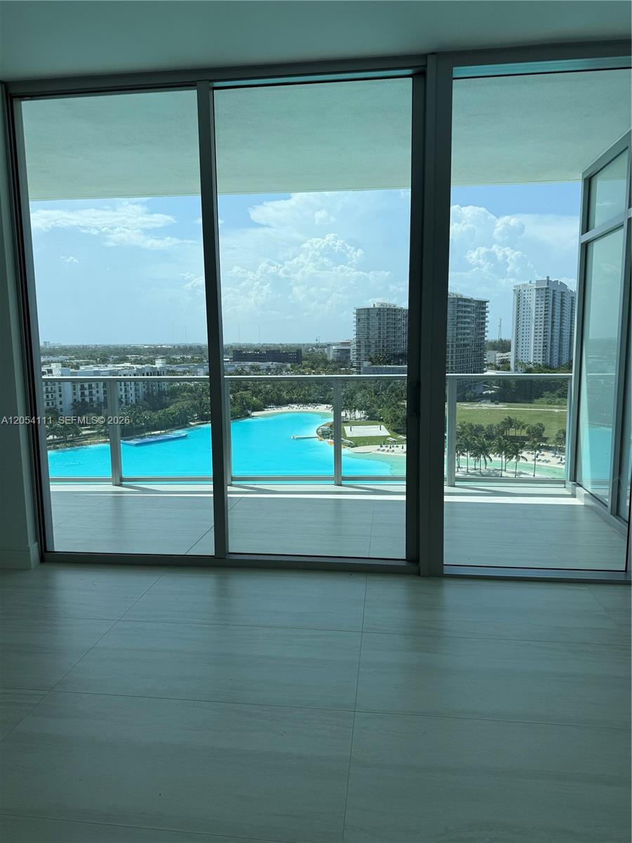 2411 Laguna Cir # 910