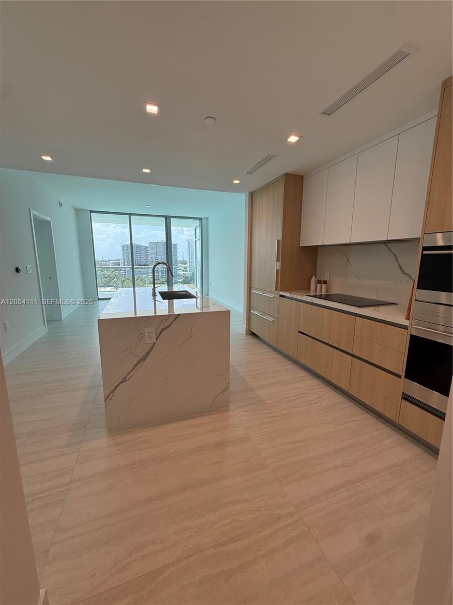 2411 Laguna Cir # 910