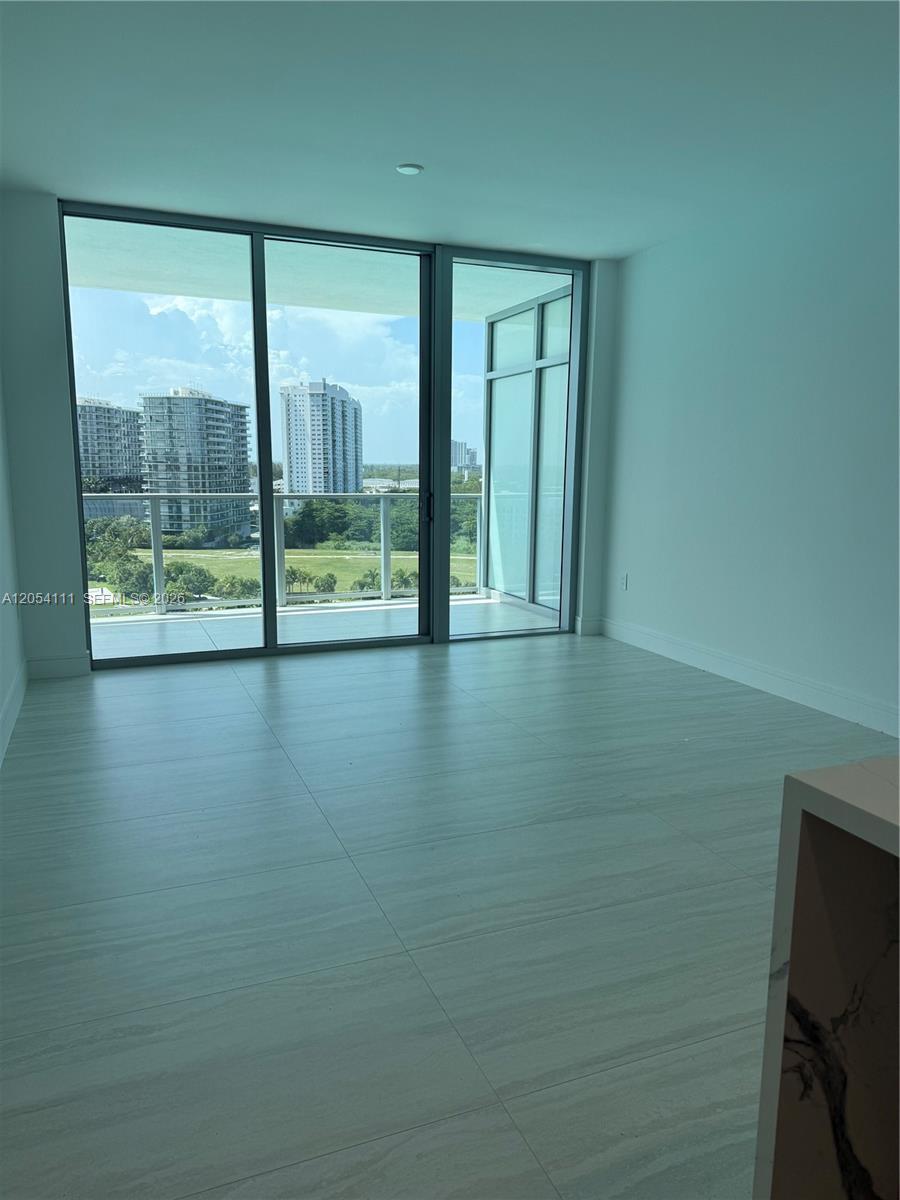 2411 Laguna Cir # 910