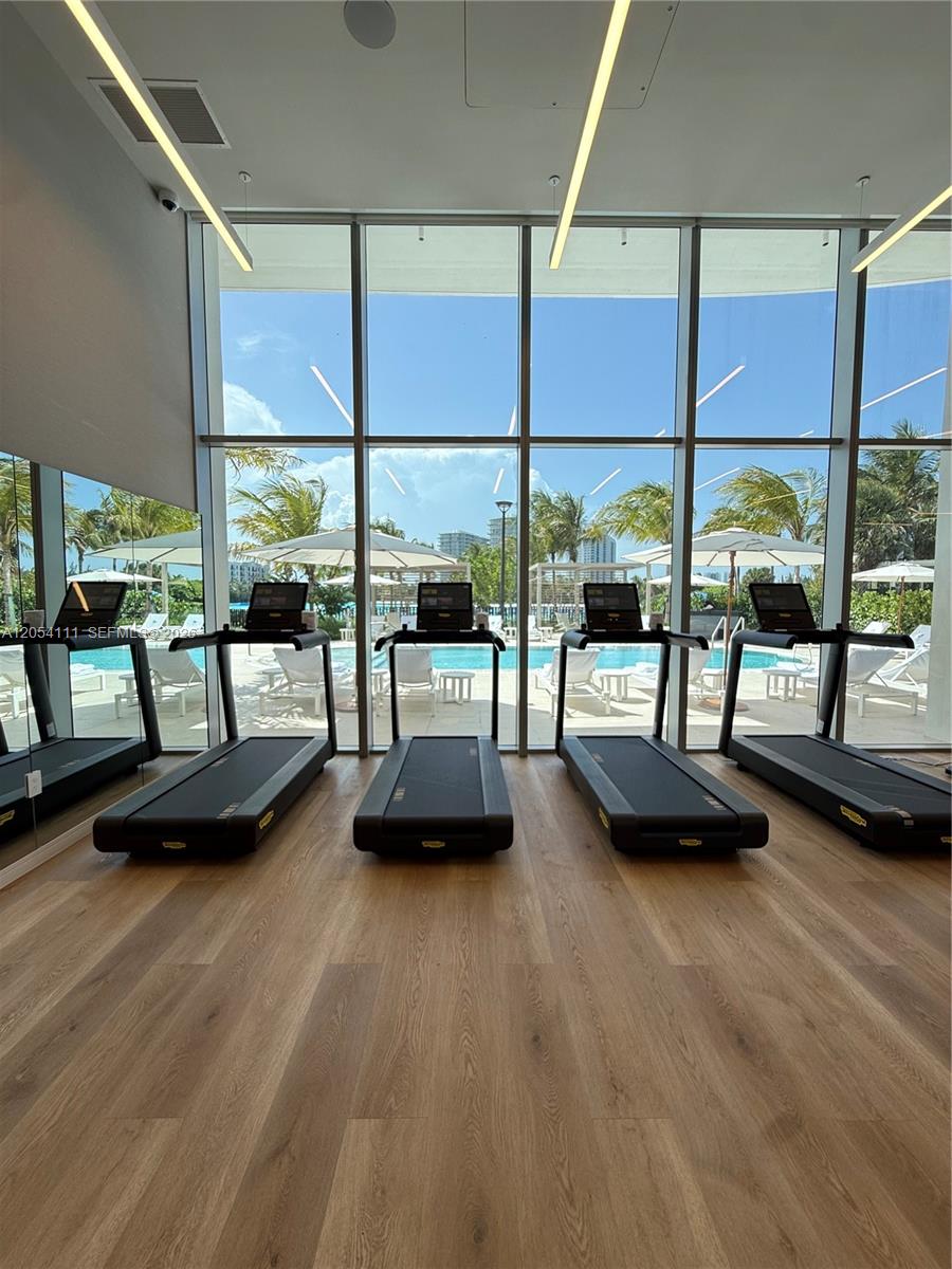 2411 Laguna Cir # 910