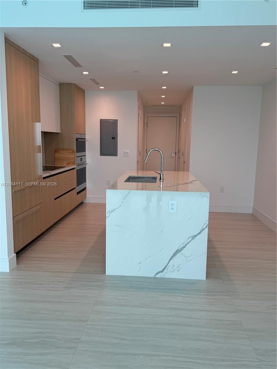 2411 Laguna Cir # 910