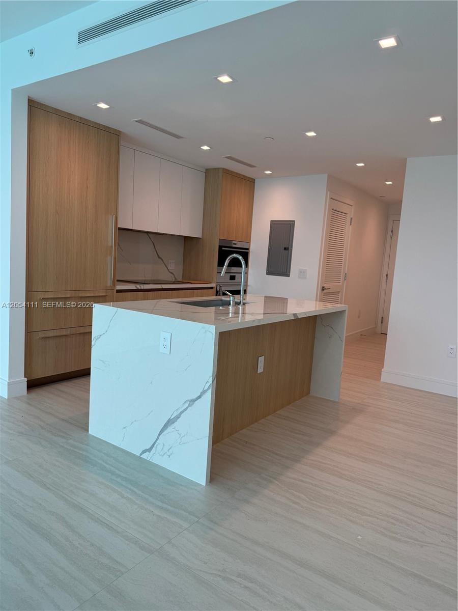 2411 Laguna Cir # 910