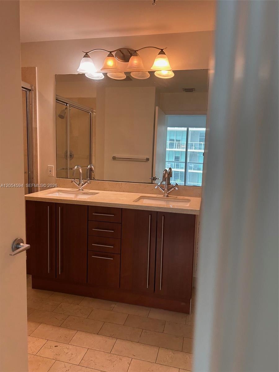 1111 SW 1st Ave # 3816