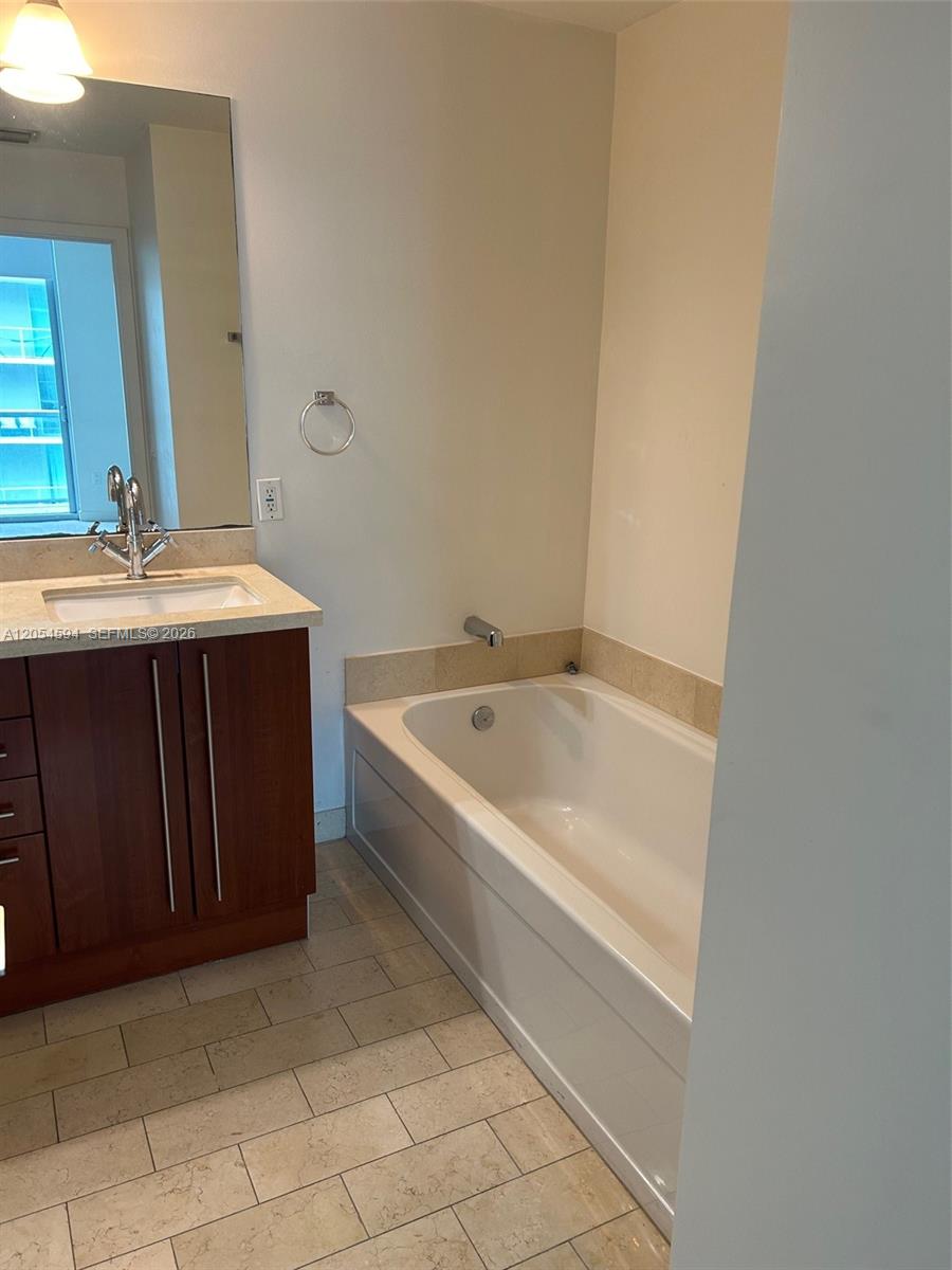 1111 SW 1st Ave # 3816