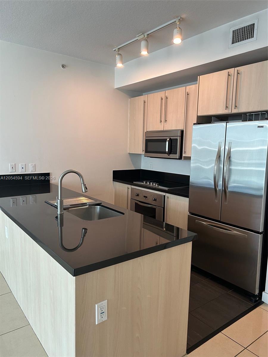 1111 SW 1st Ave # 3816