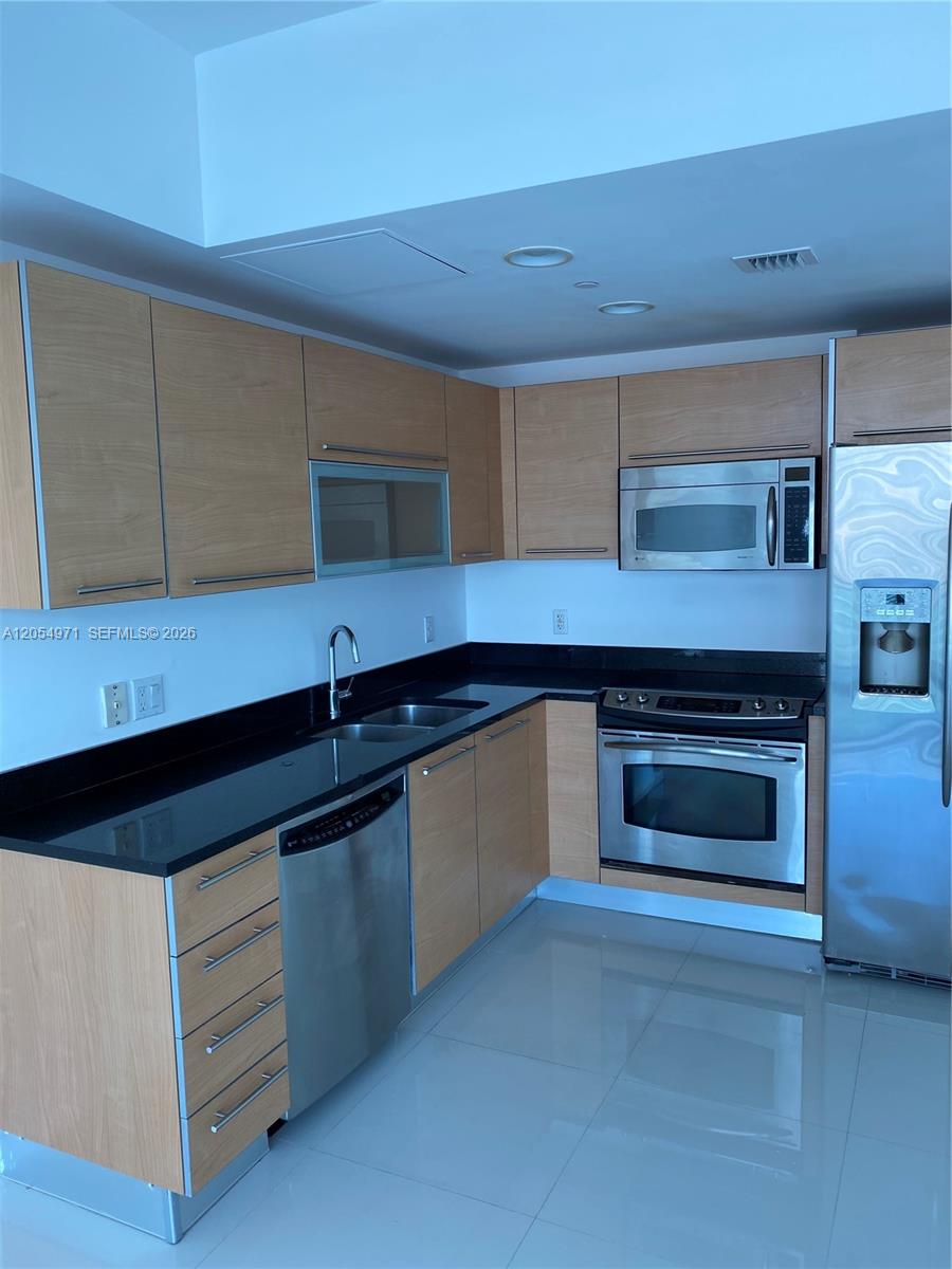 950 Brickell Bay Dr # 3208