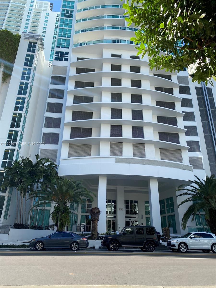950 Brickell Bay Dr # 3208