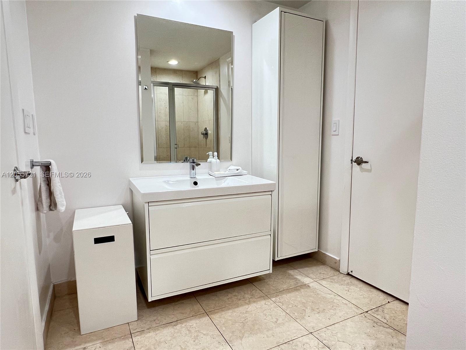 495 Brickell Ave Unit: BAY406