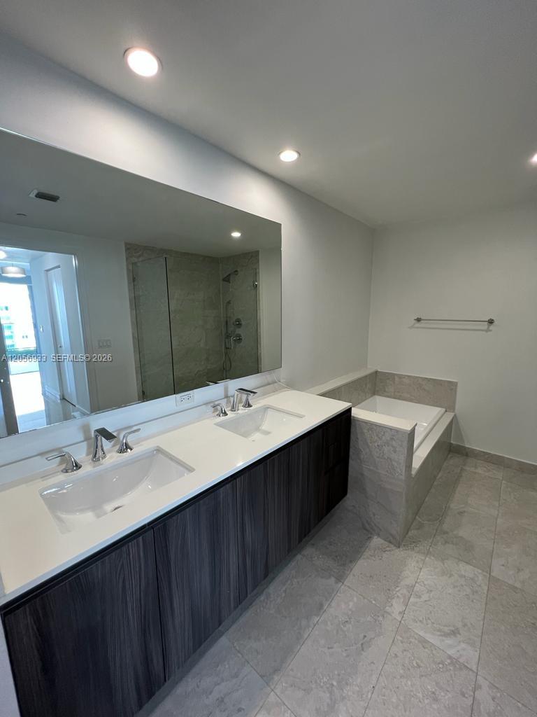 488 NE 18th # 4809