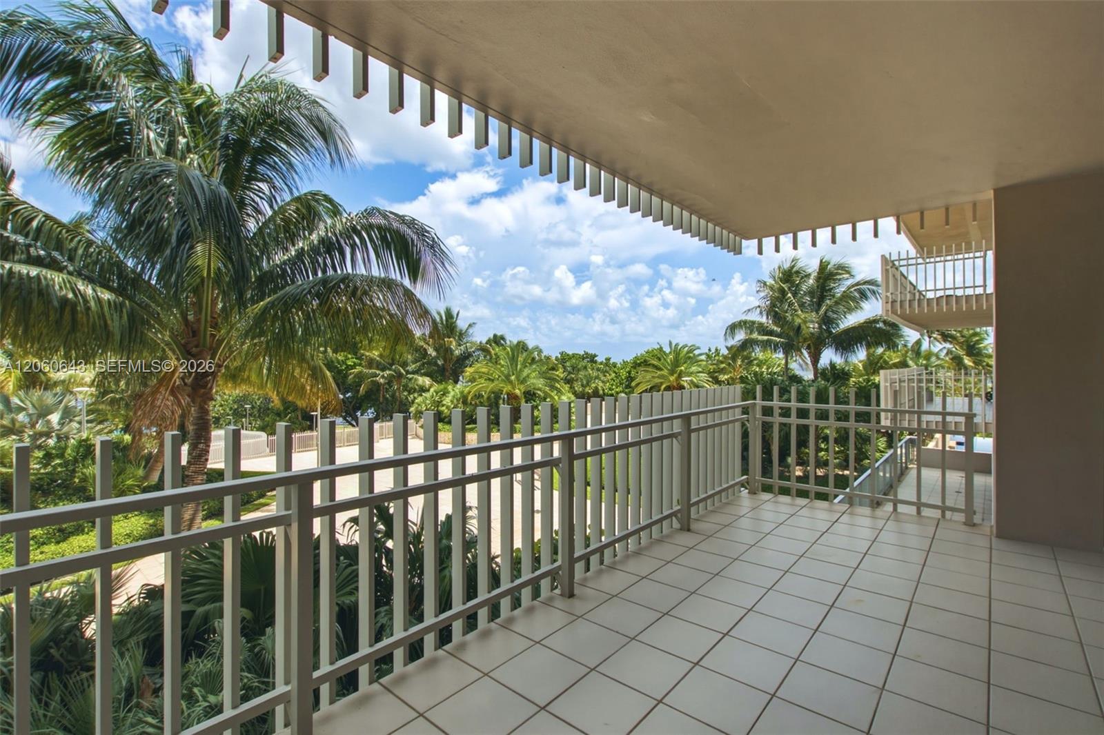2 Grove Isle Dr # B301