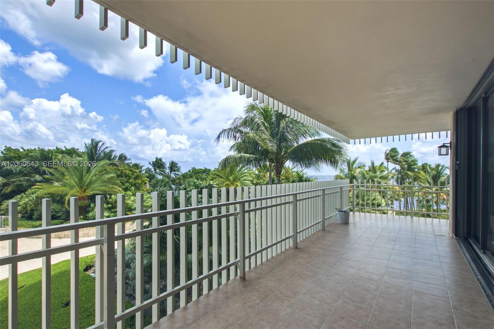 2 Grove Isle Dr # B301