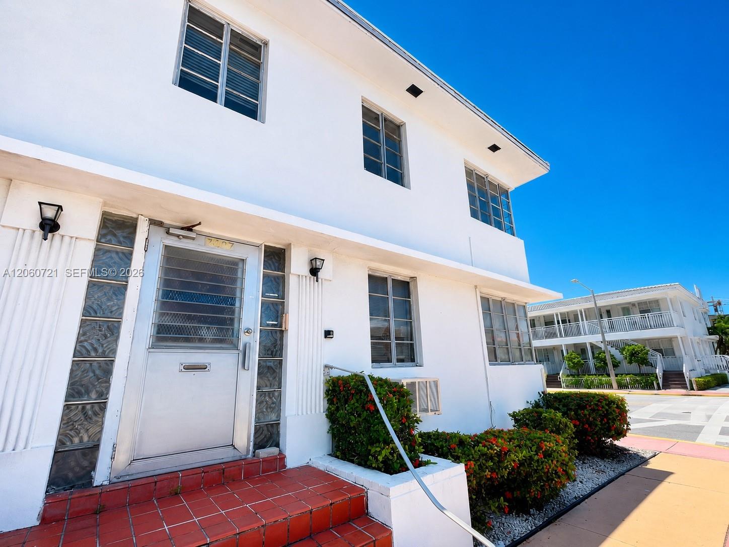 7407 Byron Ave # 3