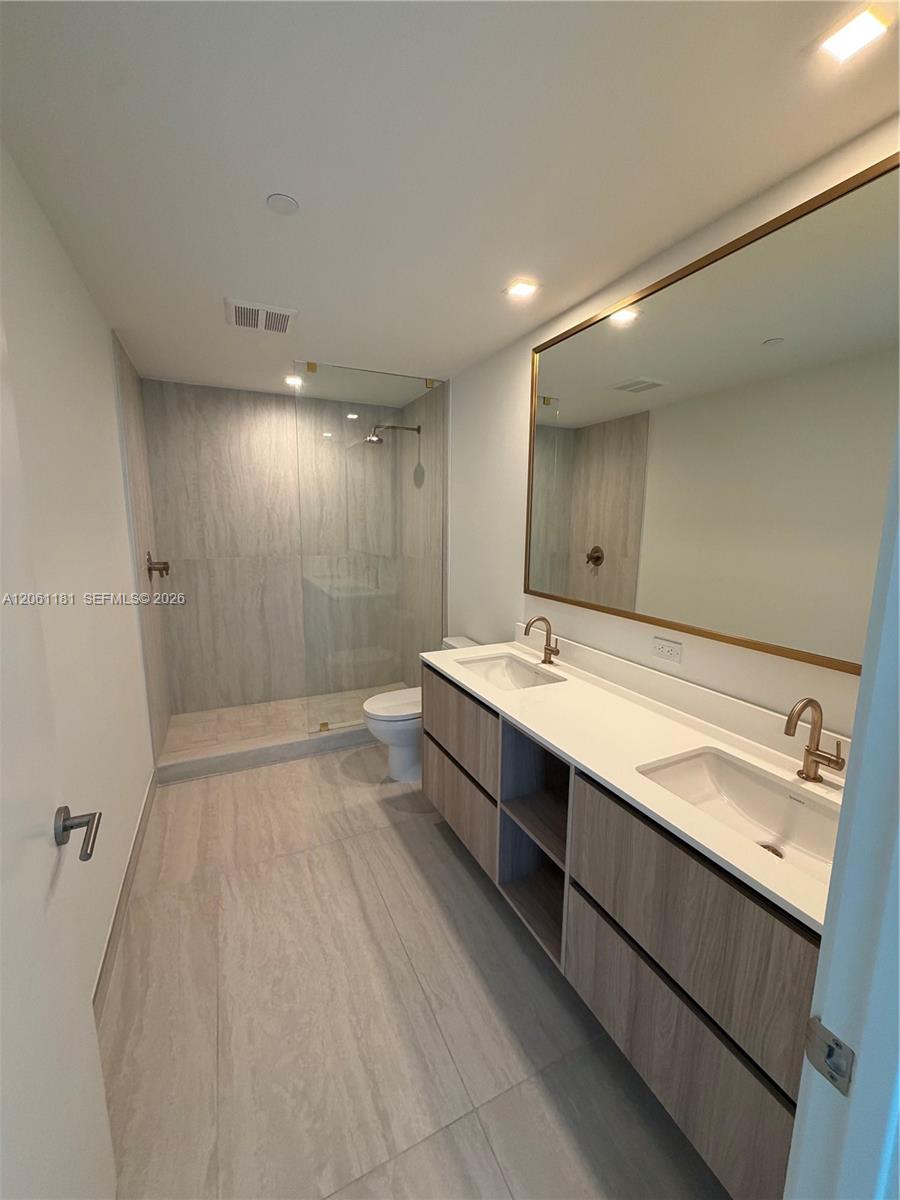 77 SE 5th st # 2106