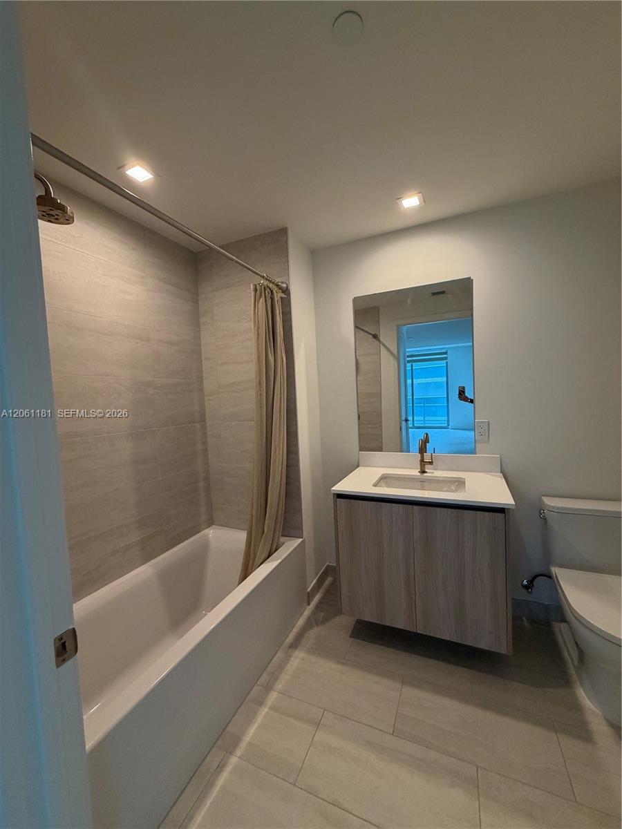 77 SE 5th st # 2106