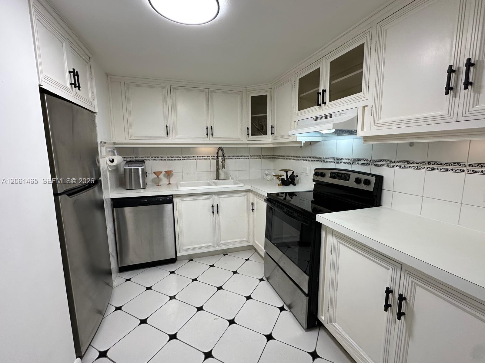 999 Brickell Bay Dr # 1408