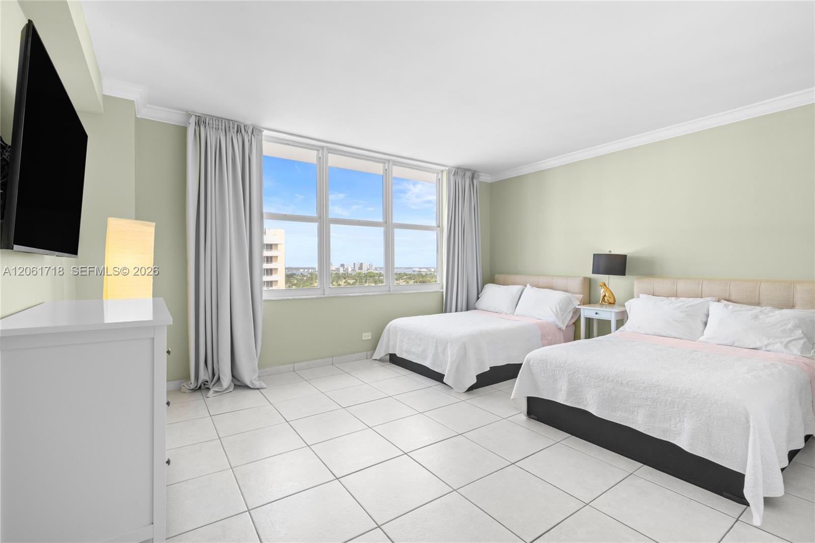 5601 Collins Ave # 1515