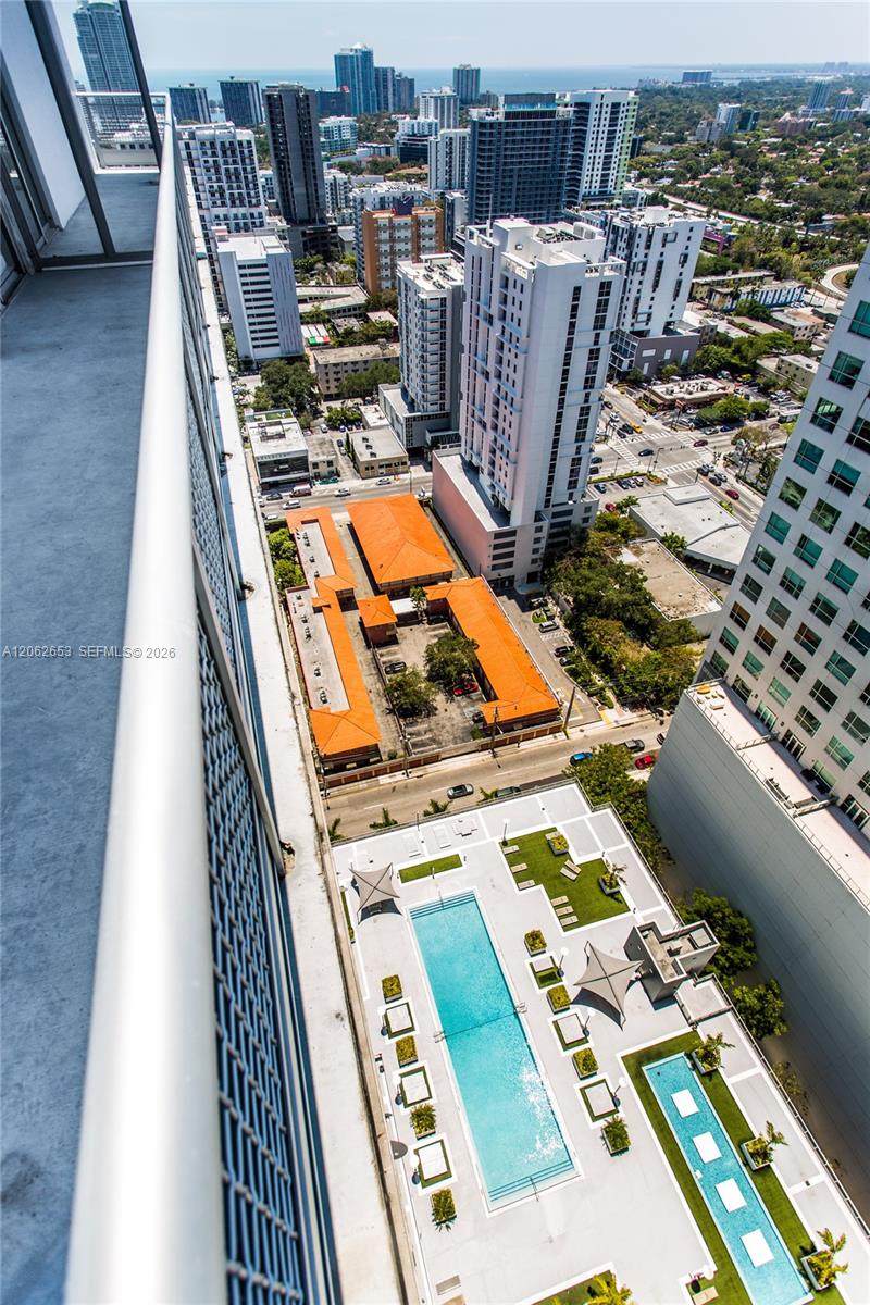 690 SW 1st Ct Unit: PHI20