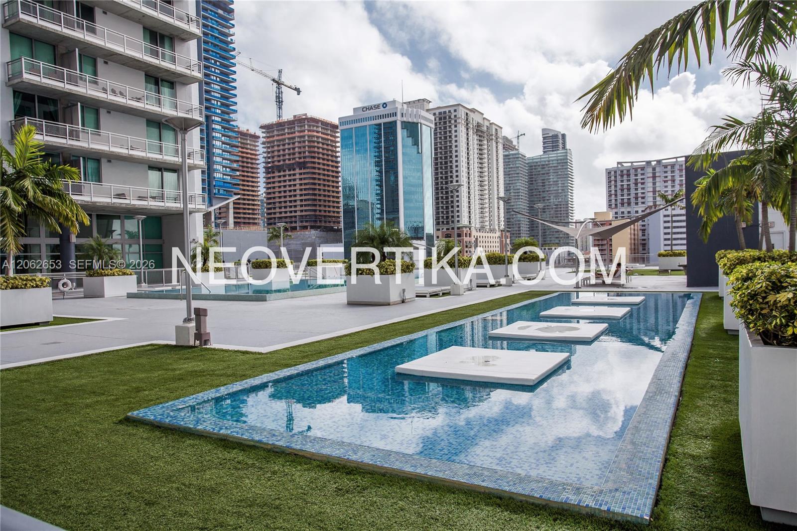 690 SW 1st Ct Unit: PHI20