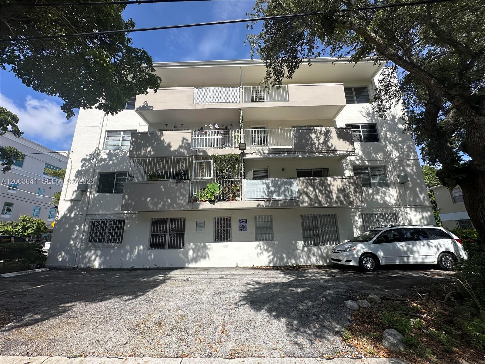 755 SW 6th St # 10