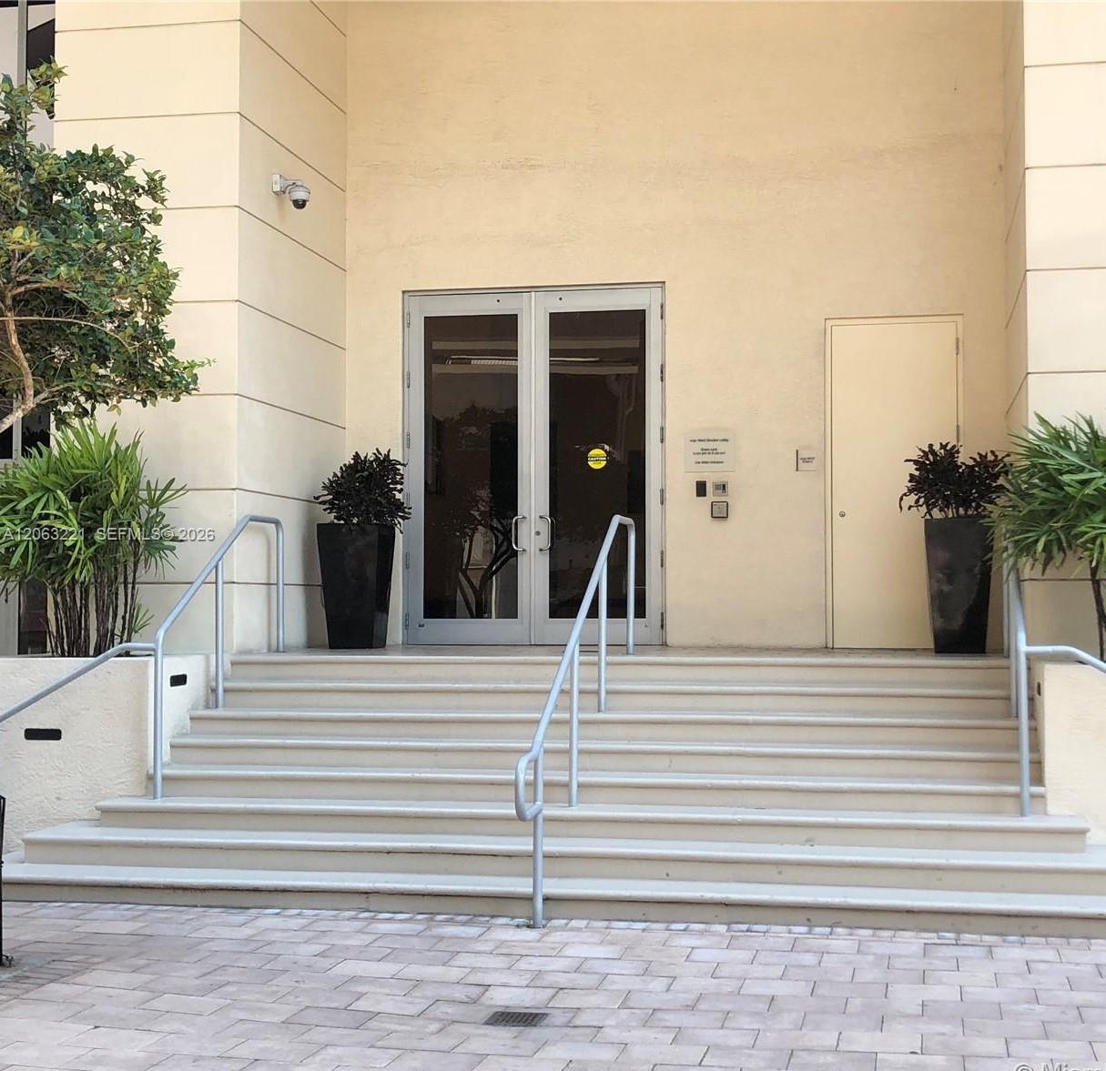 1050 Brickell Ave # 402