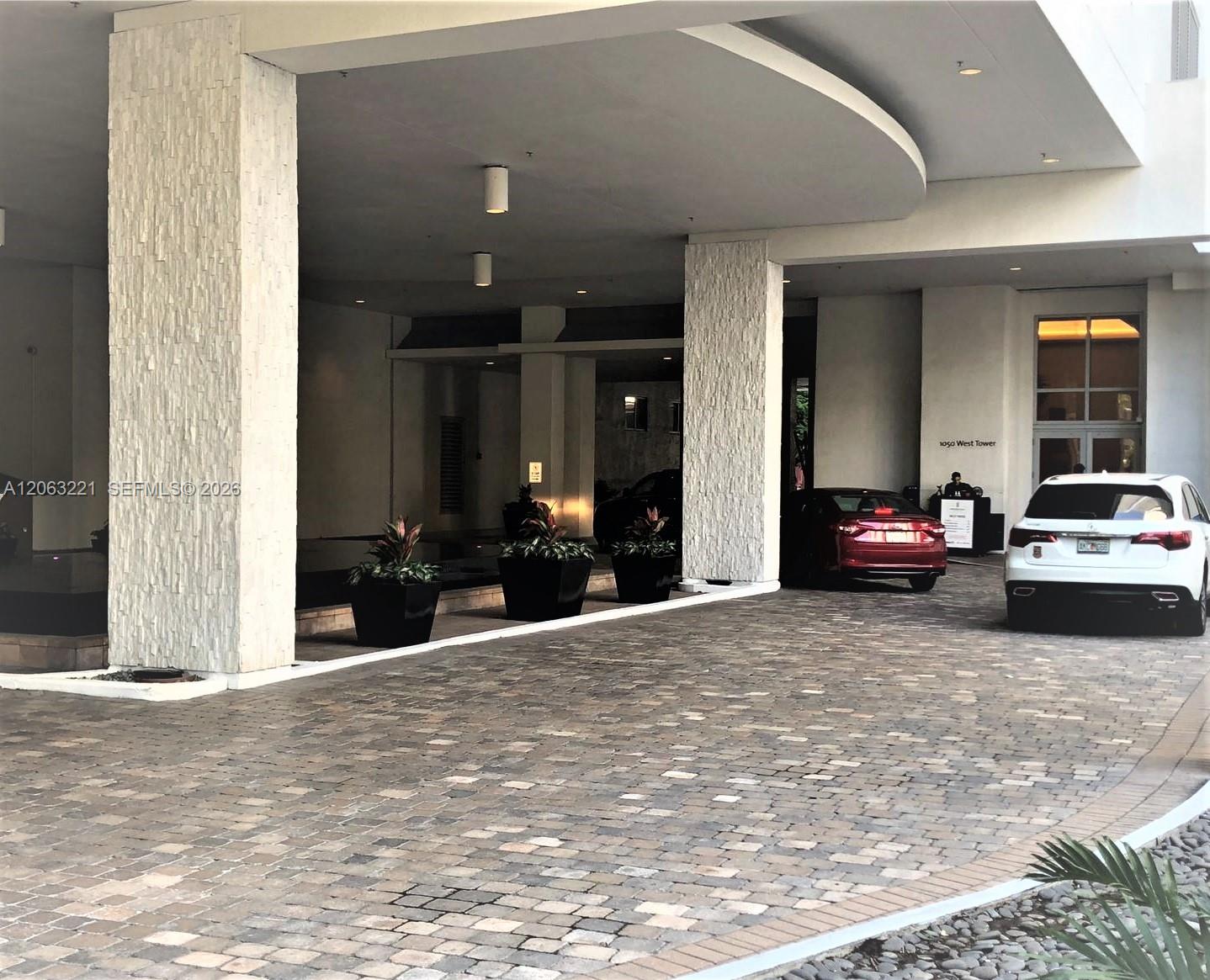 1050 Brickell Ave # 402