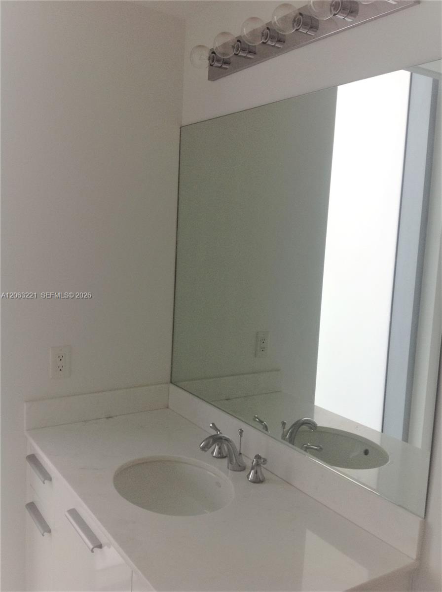 1050 Brickell Ave # 402
