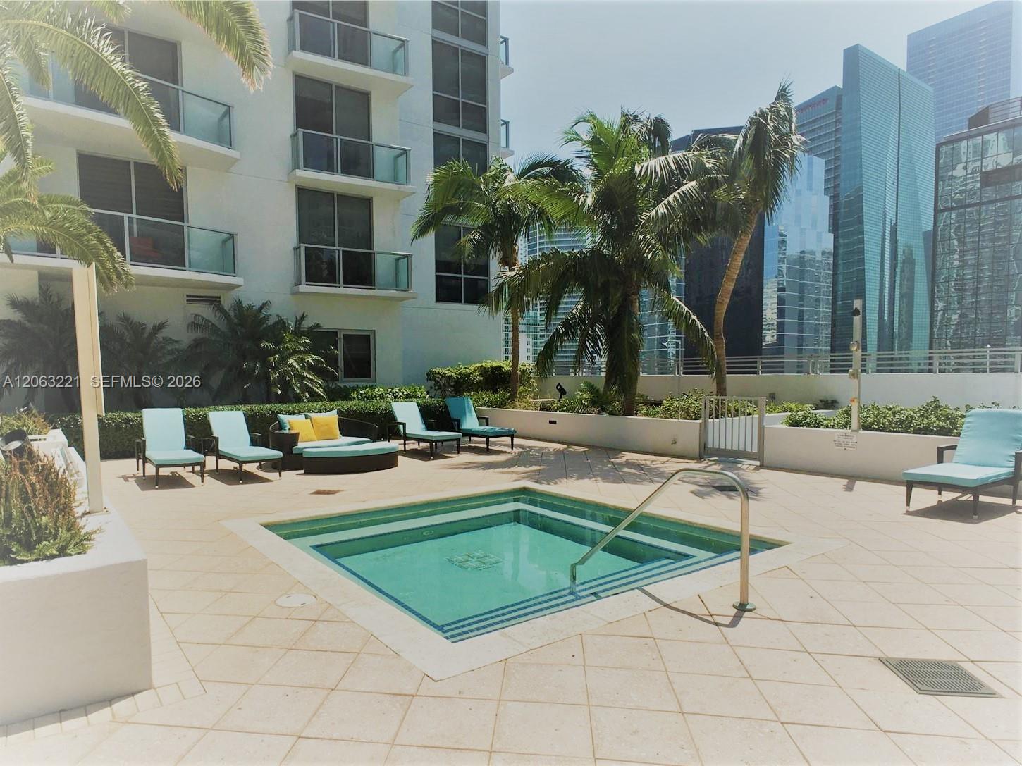1050 Brickell Ave # 402