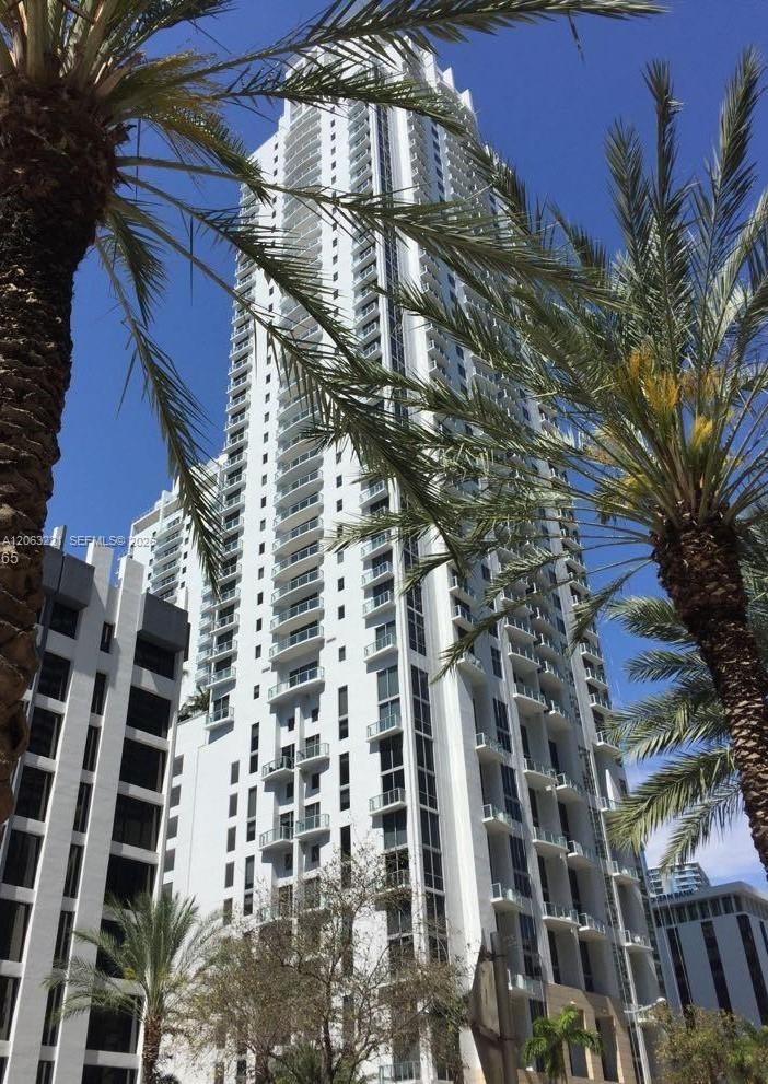 1050 Brickell Ave # 402